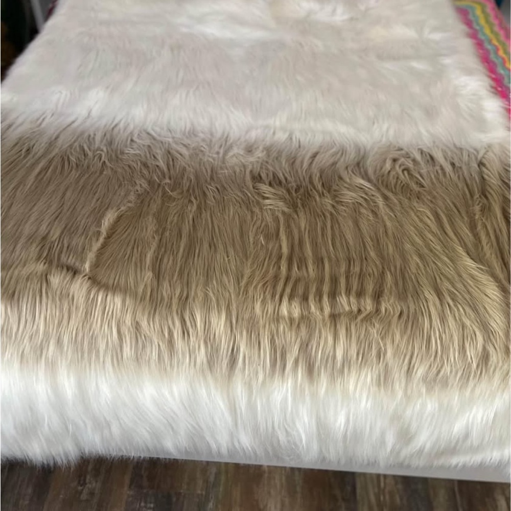Luxurious Faux Fur Throw Blanket - Cream and Tan